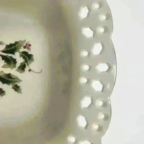 Royal Limited Holly Holiday Ceramic Bowl Holly & Berry Decoration & Rim Piercing - Picture 3 of 9